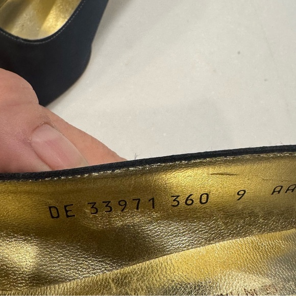 Salvatore Ferragamo Italy Women’s Navy Blue Satin Heels Size 9 Excellent! - Picture 5 of 14